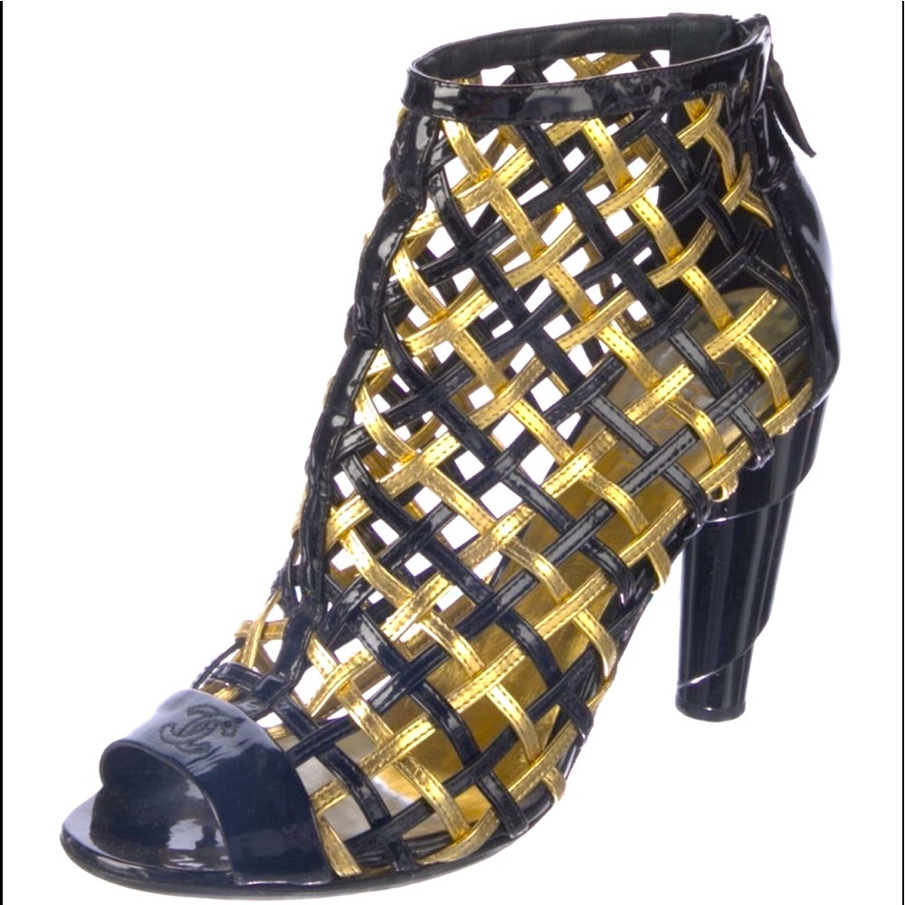 CHANEL interlock CC patent leather cage pumps - Picture 1 of 8